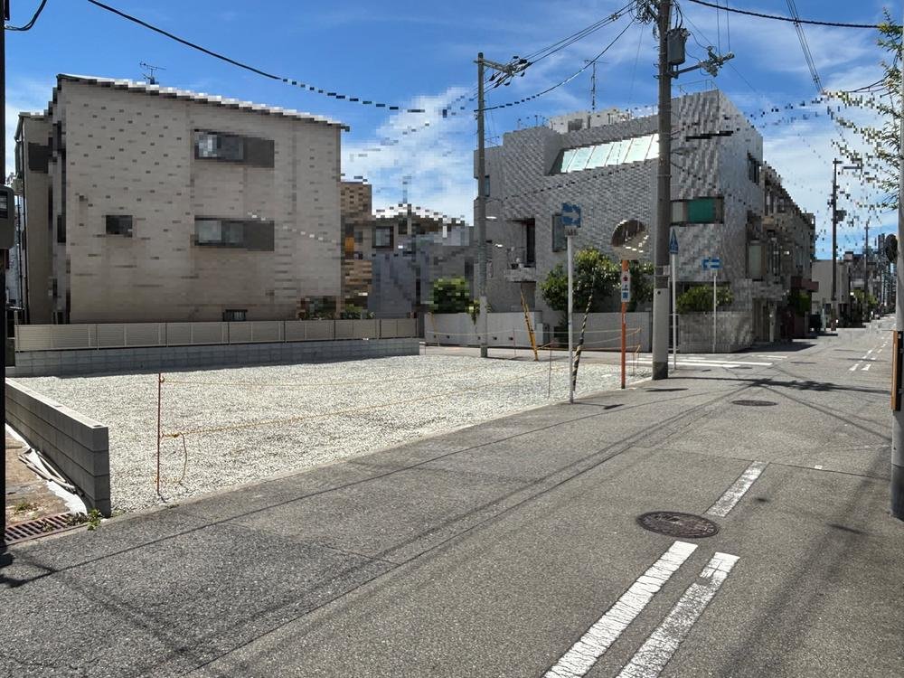 前面道路含む外観