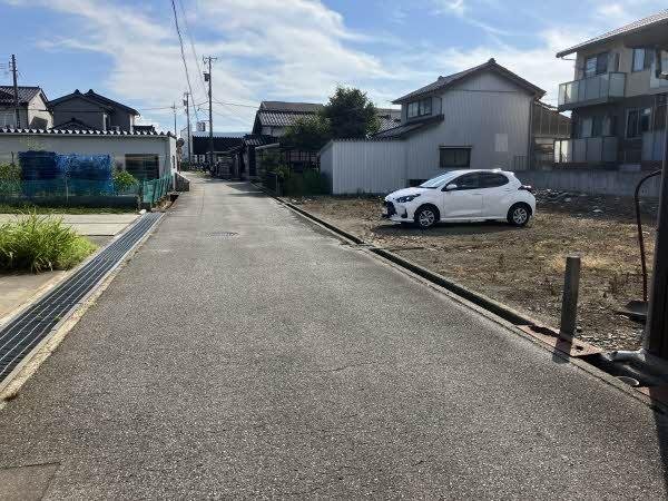 前面道路含む外観