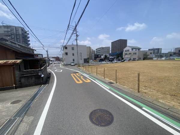 前面道路含む外観