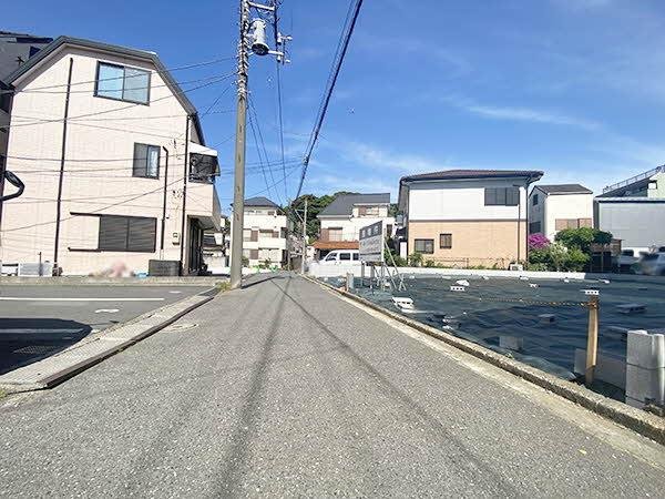 前面道路含む外観