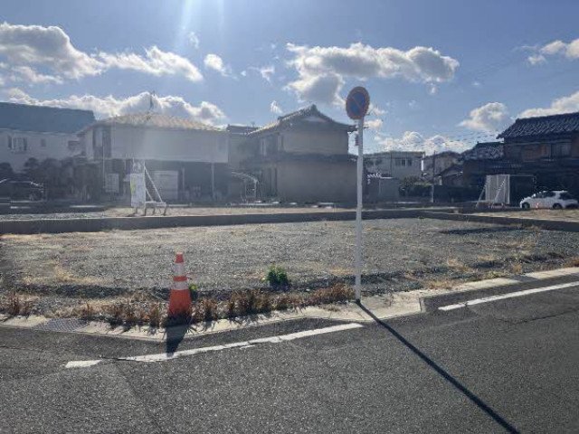 前面道路含む外観