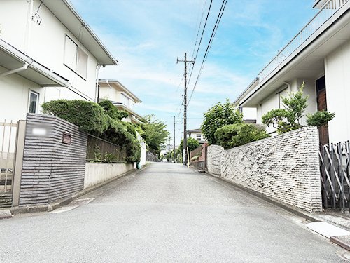 前面道路含む外観