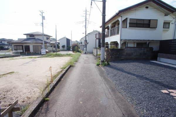 前面道路含む外観