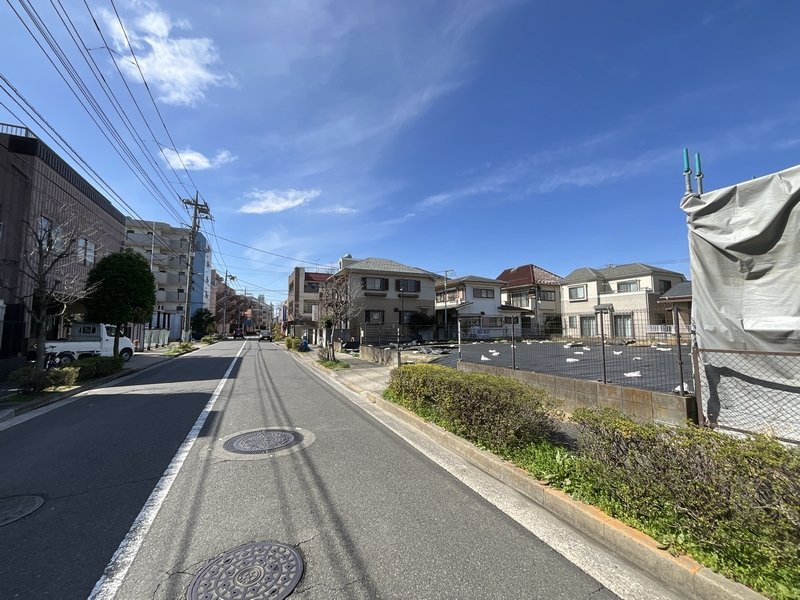 前面道路含む外観