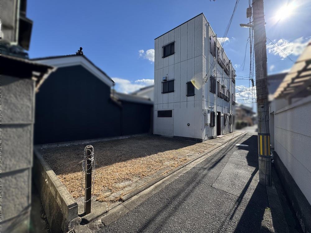 前面道路含む外観