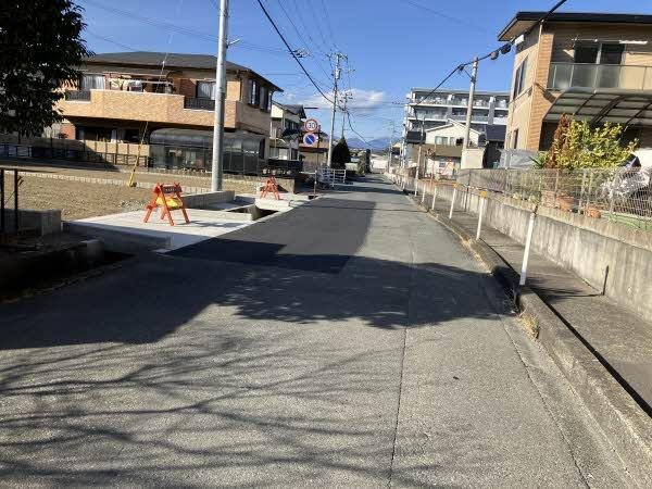 前面道路含む外観