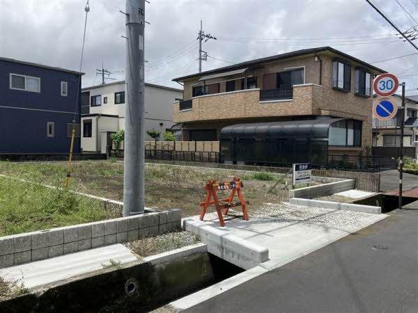 前面道路含む外観