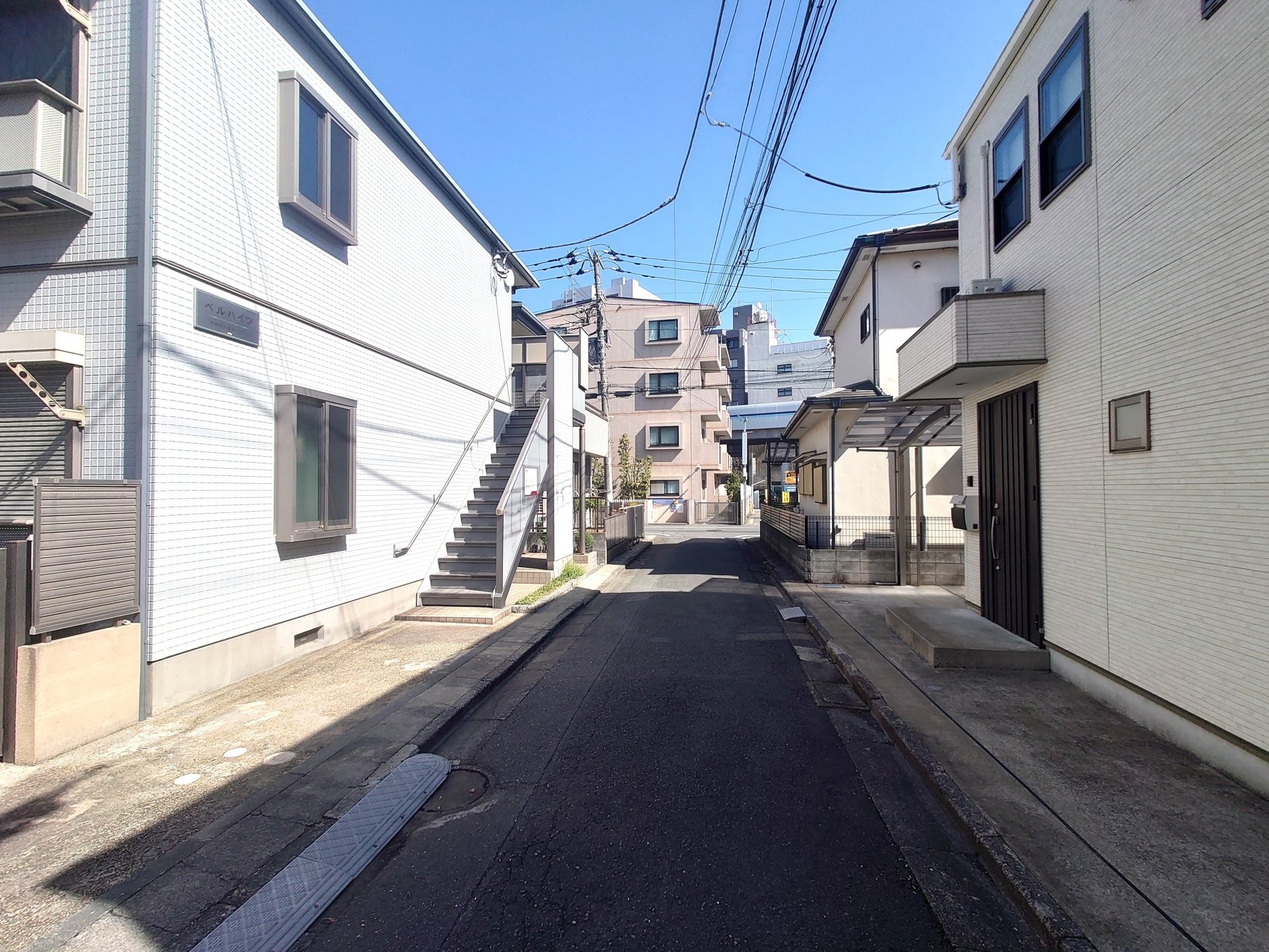 前面道路含む外観