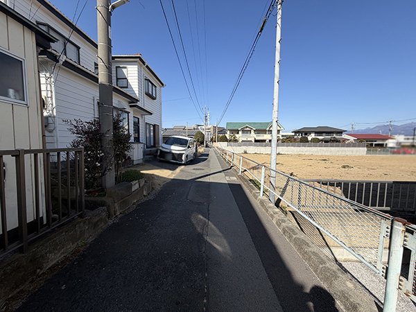 前面道路含む外観