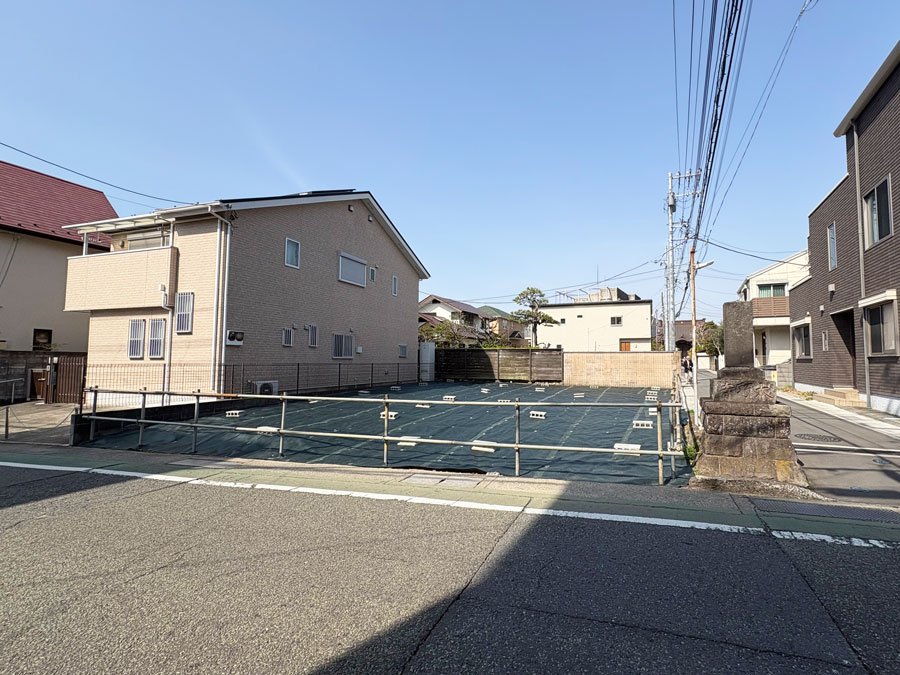 前面道路含む外観