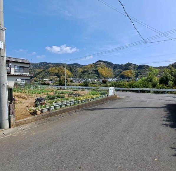 前面道路含む外観