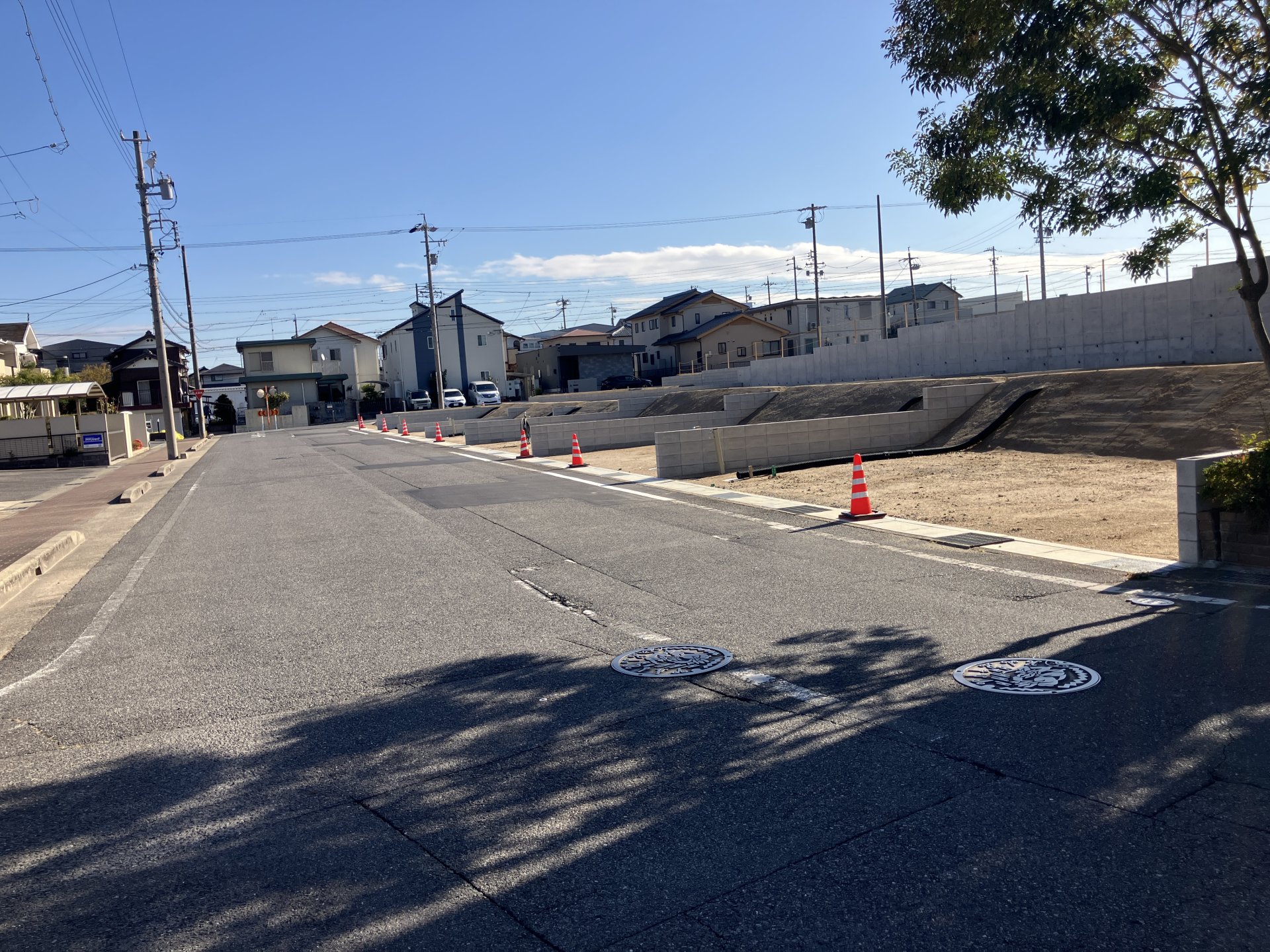 前面道路含む外観