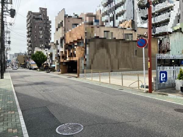 前面道路含む外観