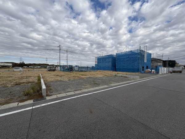 前面道路含む外観