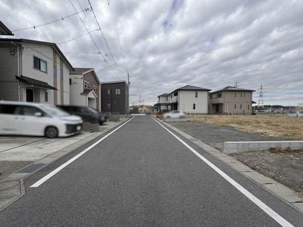 前面道路含む外観