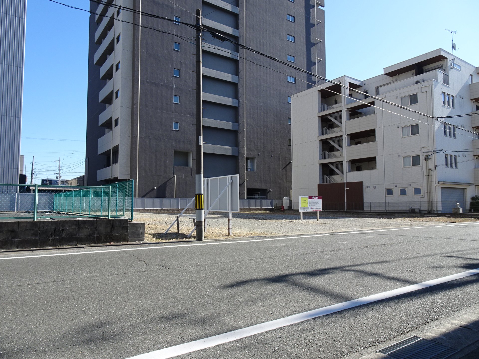 前面道路含む外観