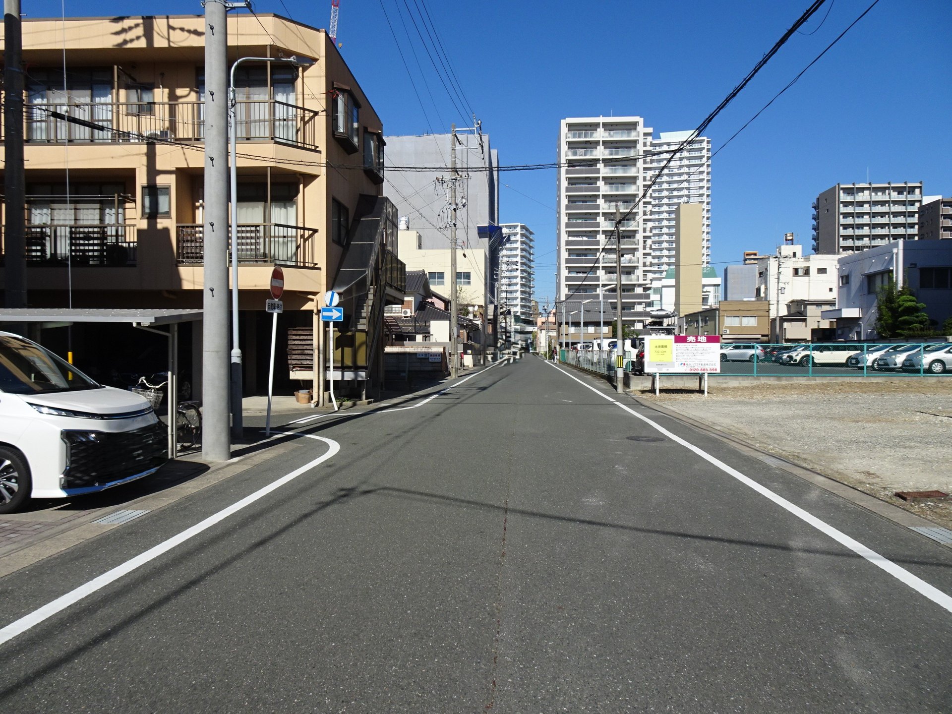 前面道路含む外観