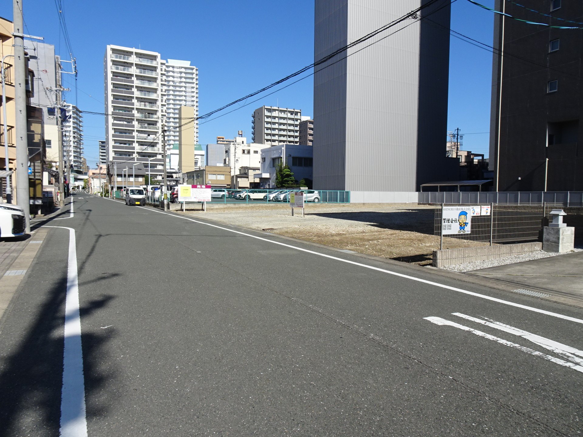 前面道路含む外観