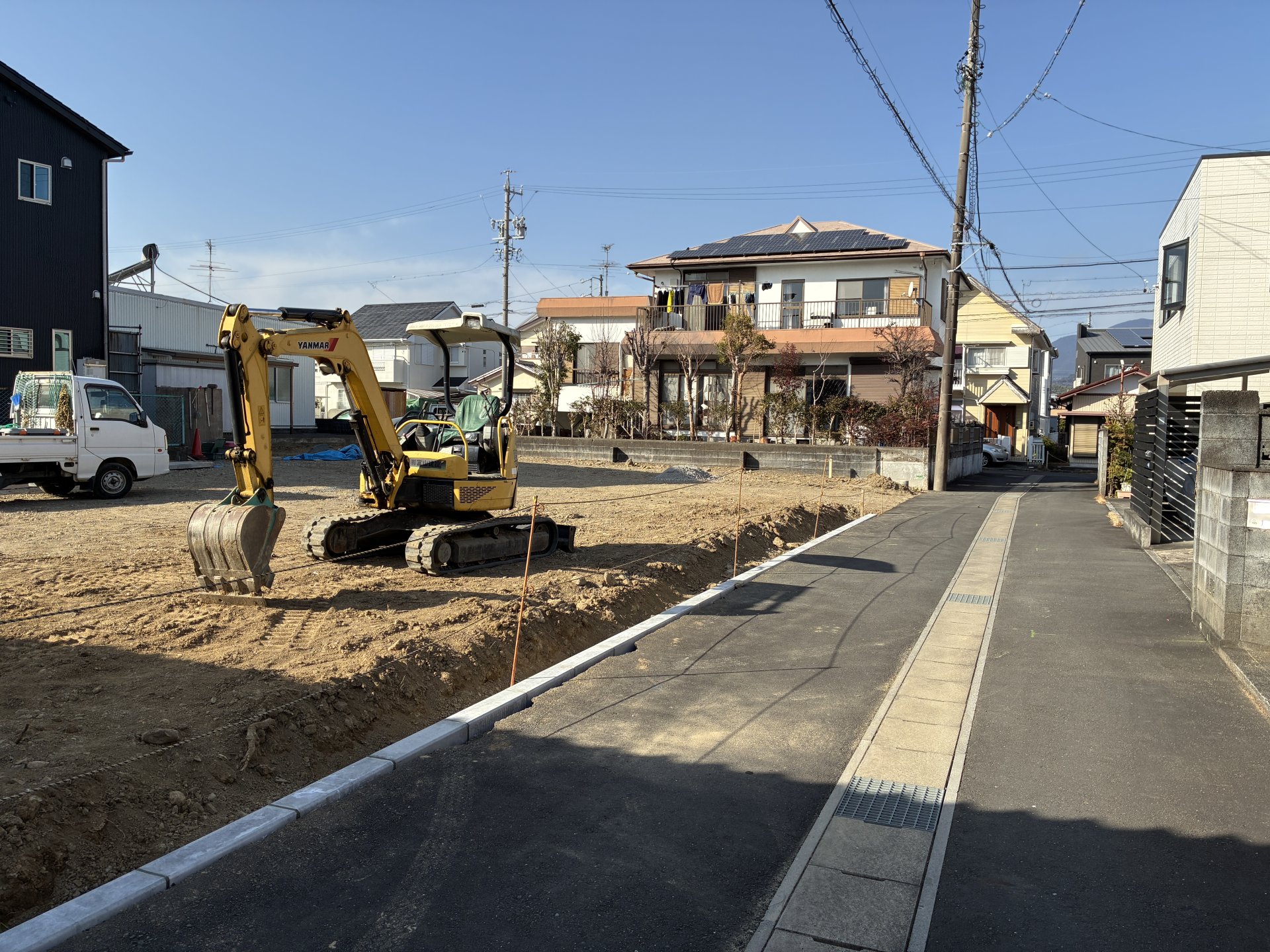 前面道路含む外観