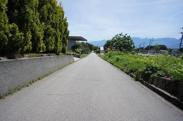 前面道路含む外観