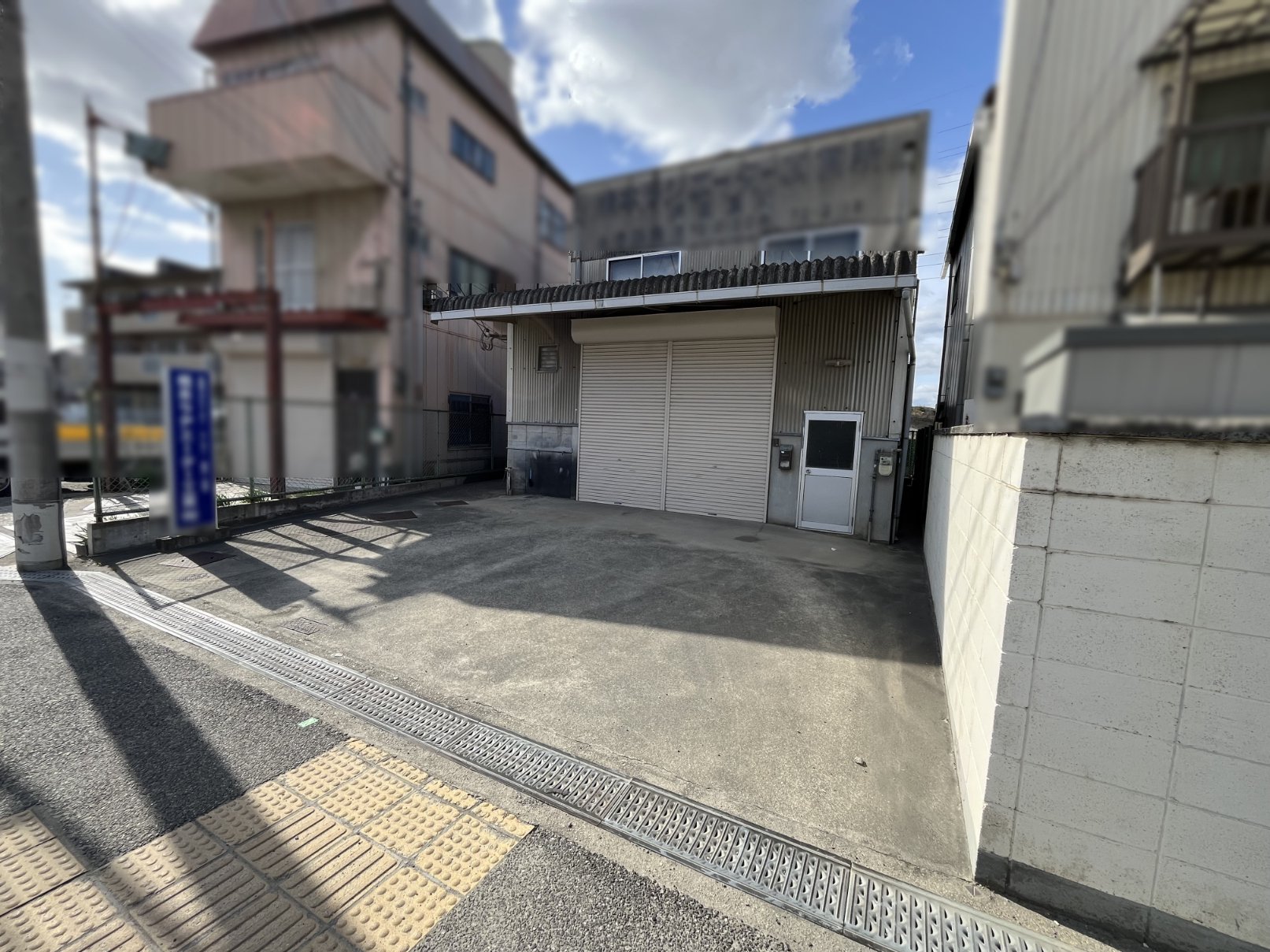 前面道路含む外観