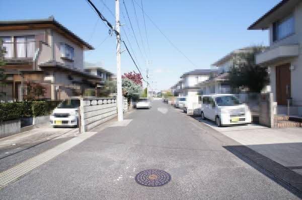 前面道路含む外観