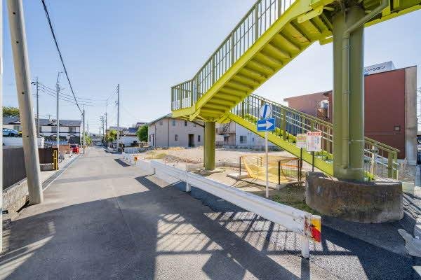 前面道路含む外観