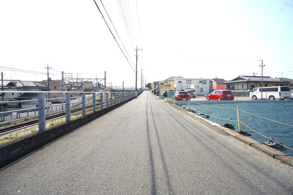 前面道路含む外観