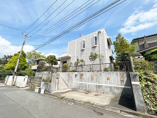 前面道路含む外観