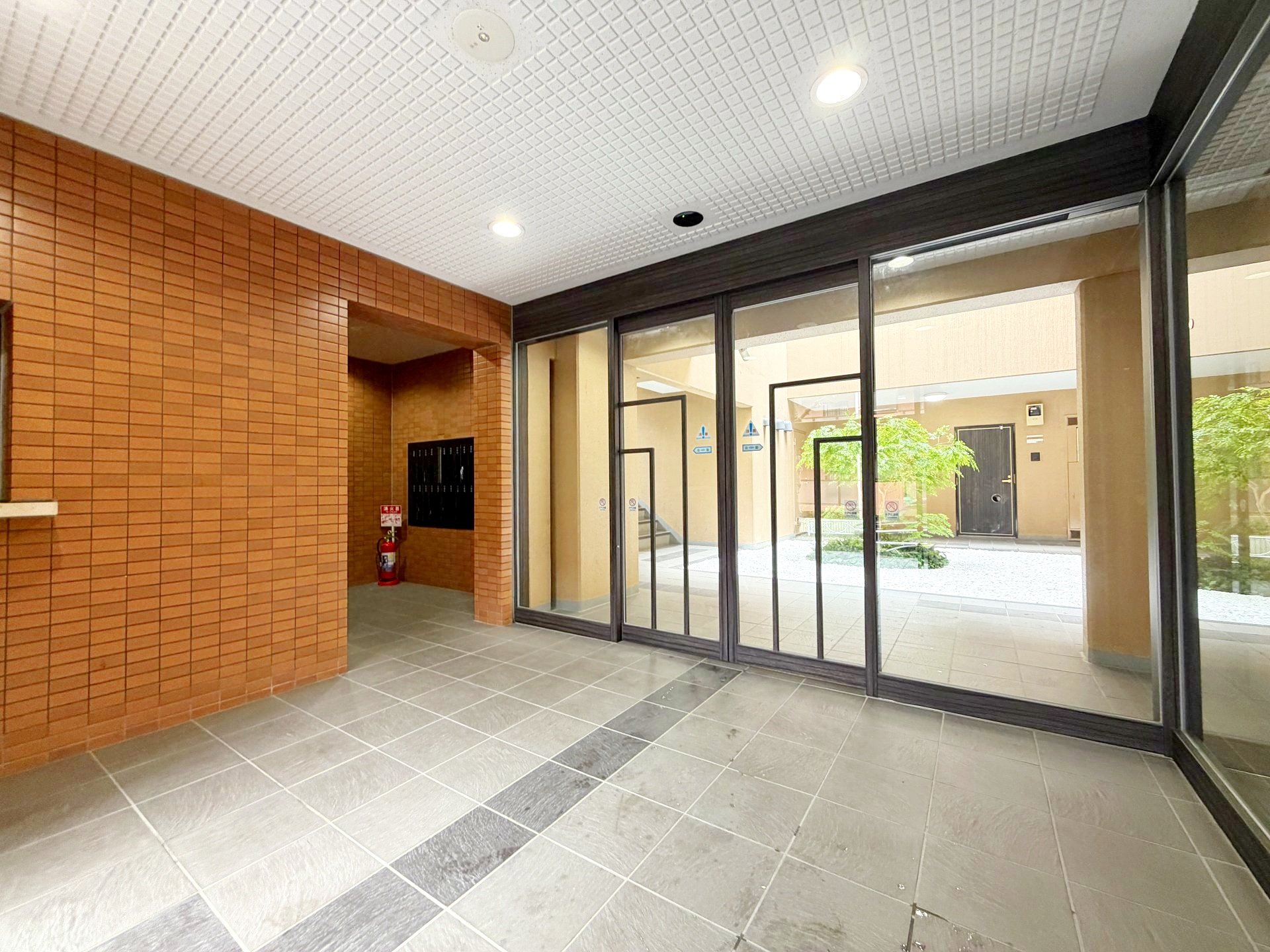 部屋探しは株式会社 タウンハウジング までお気軽にお問合せ下さい。
クレジットカード決済・首都圏を中心直営143店舗 仲介件数全国2位の豊富な実績!諸費用・審査等・何でもご相談下さい。