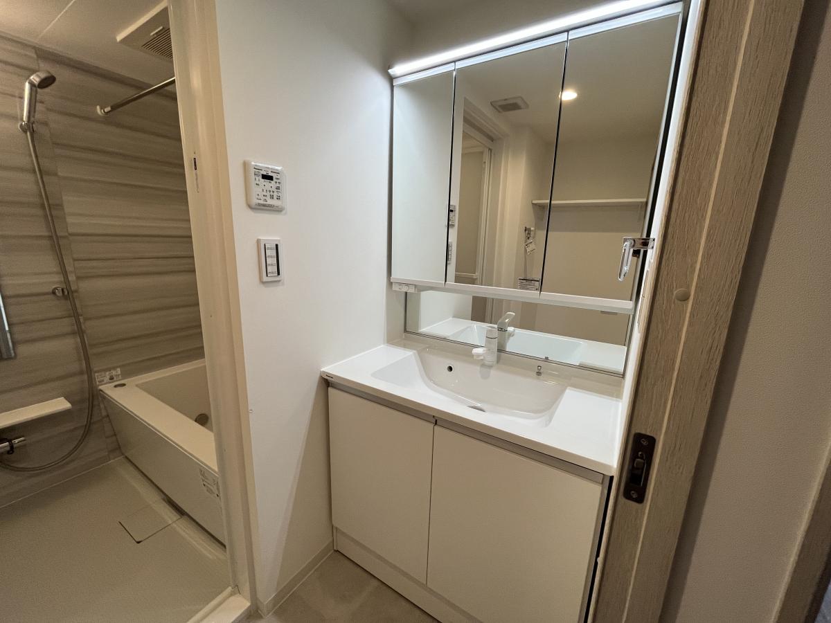 お部屋探しは株式会社 タウンハウジング までお気軽にお問合せ下さい。
クレジットカード決済・首都圏を中心直営143店舗 仲介件数全国2位の豊富な実績!諸費用・審査等・何でもご相談下さい。