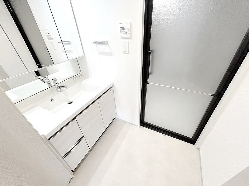 部屋探しは株式会社 タウンハウジング までお気軽にお問合せ下さい。
クレジットカード決済・首都圏を中心直営143店舗 仲介件数全国2位の豊富な実績!諸費用・審査等・何でもご相談下さい。