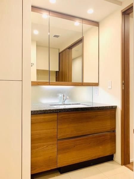 お部屋探しは株式会社 タウンハウジング までお気軽にお問合せ下さい。
クレジットカード決済・首都圏を中心直営143店舗 仲介件数全国2位の豊富な実績!諸費用・審査等・何でもご相談下さい。
