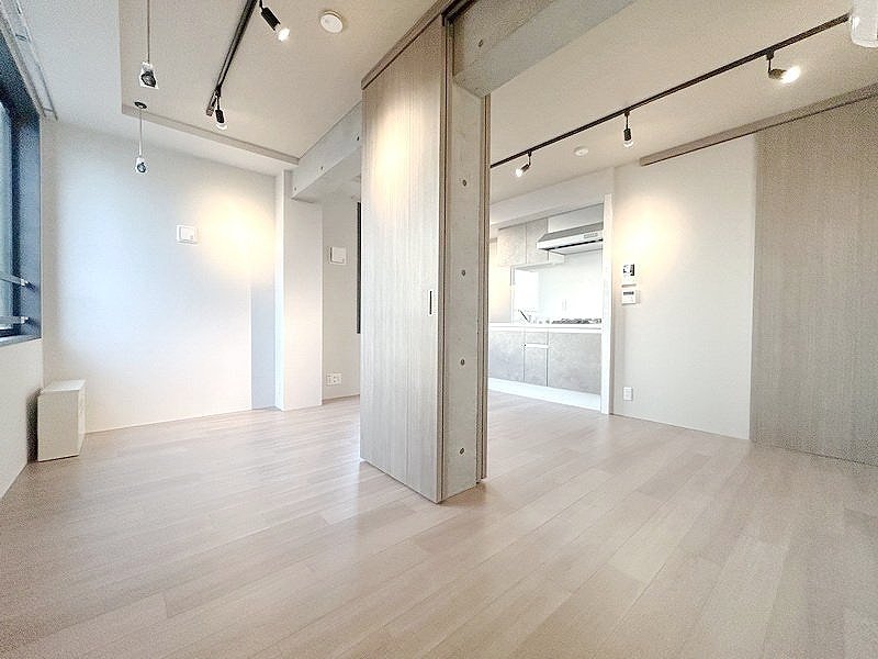 部屋探しは株式会社 タウンハウジング までお気軽にお問合せ下さい。
クレジットカード決済・首都圏を中心直営143店舗 仲介件数全国2位の豊富な実績!諸費用・審査等・何でもご相談下さい。