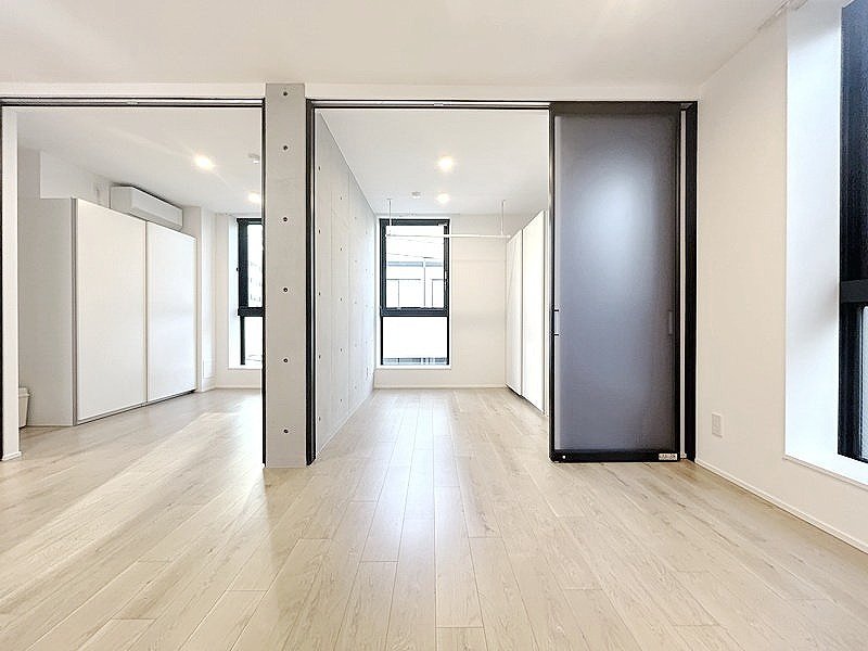 お部屋探しは株式会社 タウンハウジング までお気軽にお問合せ下さい。
クレジットカード決済・首都圏を中心直営143店舗 仲介件数全国2位の豊富な実績!諸費用・審査等・何でもご相談下さい。