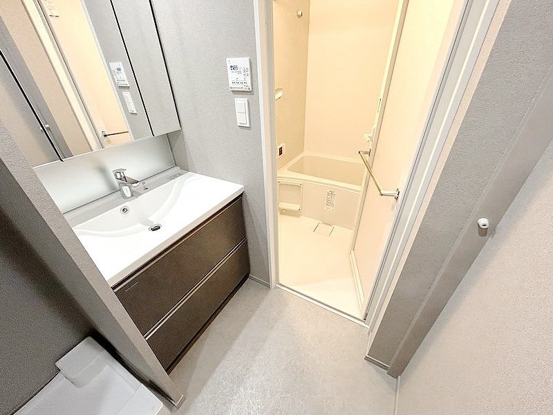 お部屋探しは株式会社 タウンハウジング までお気軽にお問合せ下さい。
クレジットカード決済・首都圏を中心直営143店舗 仲介件数全国2位の豊富な実績!諸費用・審査等・何でもご相談下さい。