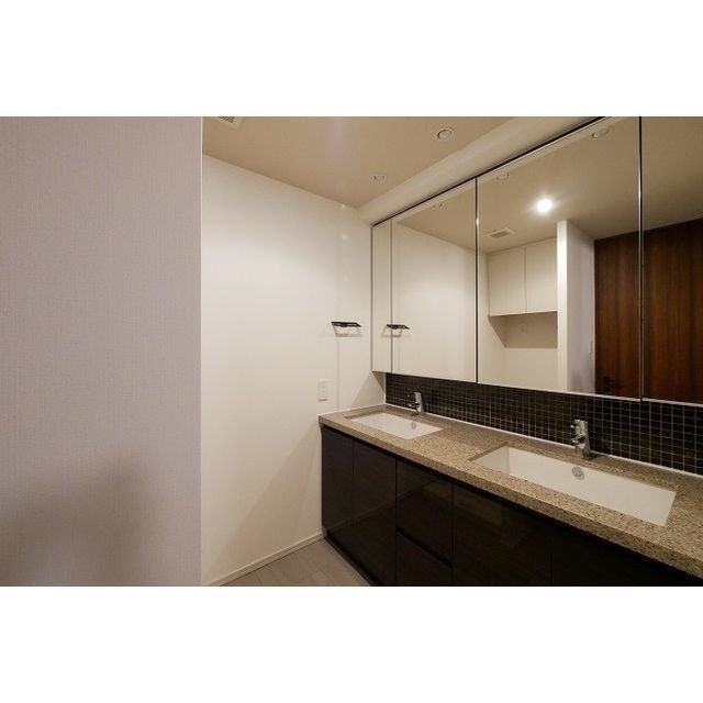 お部屋探しは株式会社 タウンハウジング までお気軽にお問合せ下さい。
クレジットカード決済・首都圏を中心直営143店舗 仲介件数全国2位の豊富な実績!諸費用・審査等・何でもご相談下さい。