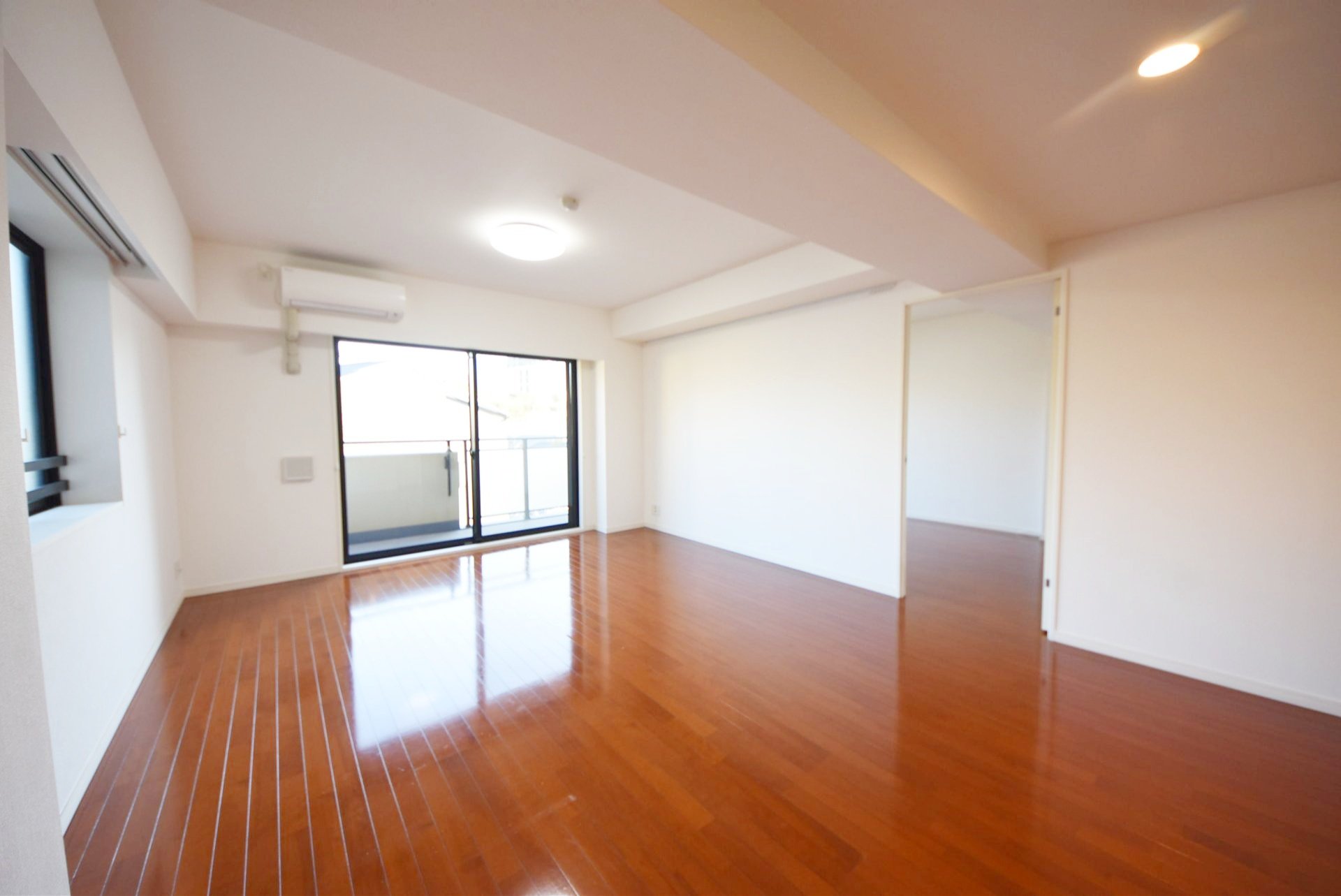 お問合せは(株)タウンハウジングレジデンス事業部【03-5563-9055】までお気軽にお問合せ下さい。