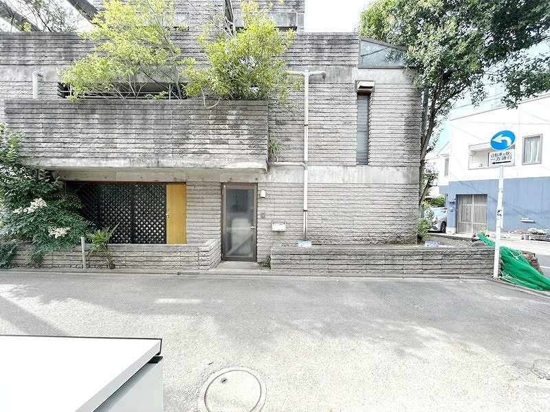 部屋探しは株式会社 タウンハウジング までお気軽にお問合せ下さい。
クレジットカード決済・首都圏を中心直営143店舗 仲介件数全国2位の豊富な実績!諸費用・審査等・何でもご相談下さい。