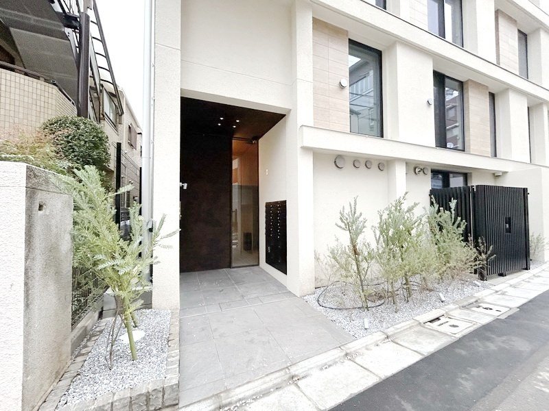 部屋探しは株式会社 タウンハウジング までお気軽にお問合せ下さい。
クレジットカード決済・首都圏を中心直営143店舗 仲介件数全国2位の豊富な実績!諸費用・審査等・何でもご相談下さい。