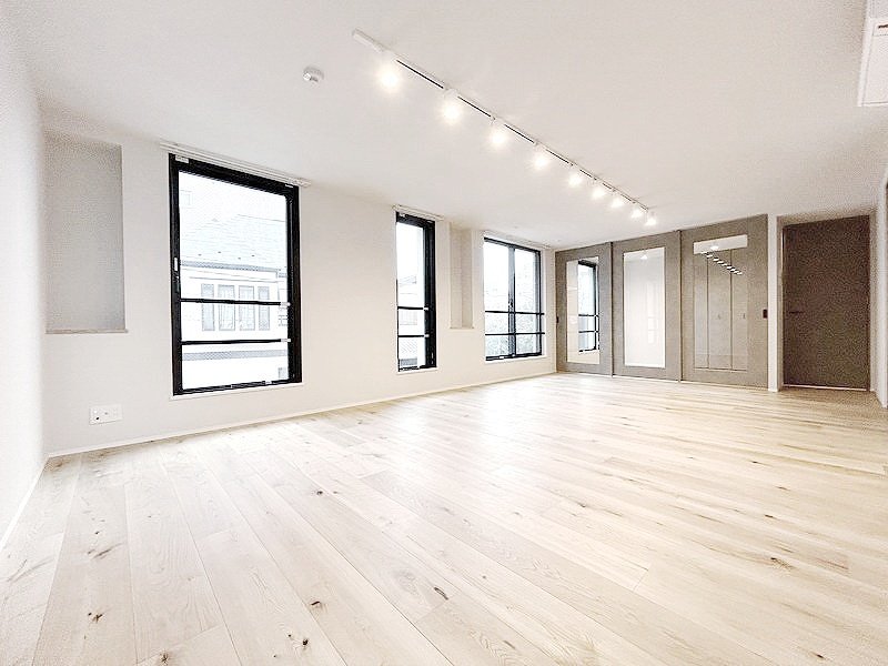 お部屋探しは株式会社 タウンハウジング までお気軽にお問合せ下さい。
クレジットカード決済・首都圏を中心直営143店舗 仲介件数全国2位の豊富な実績!諸費用・審査等・何でもご相談下さい。