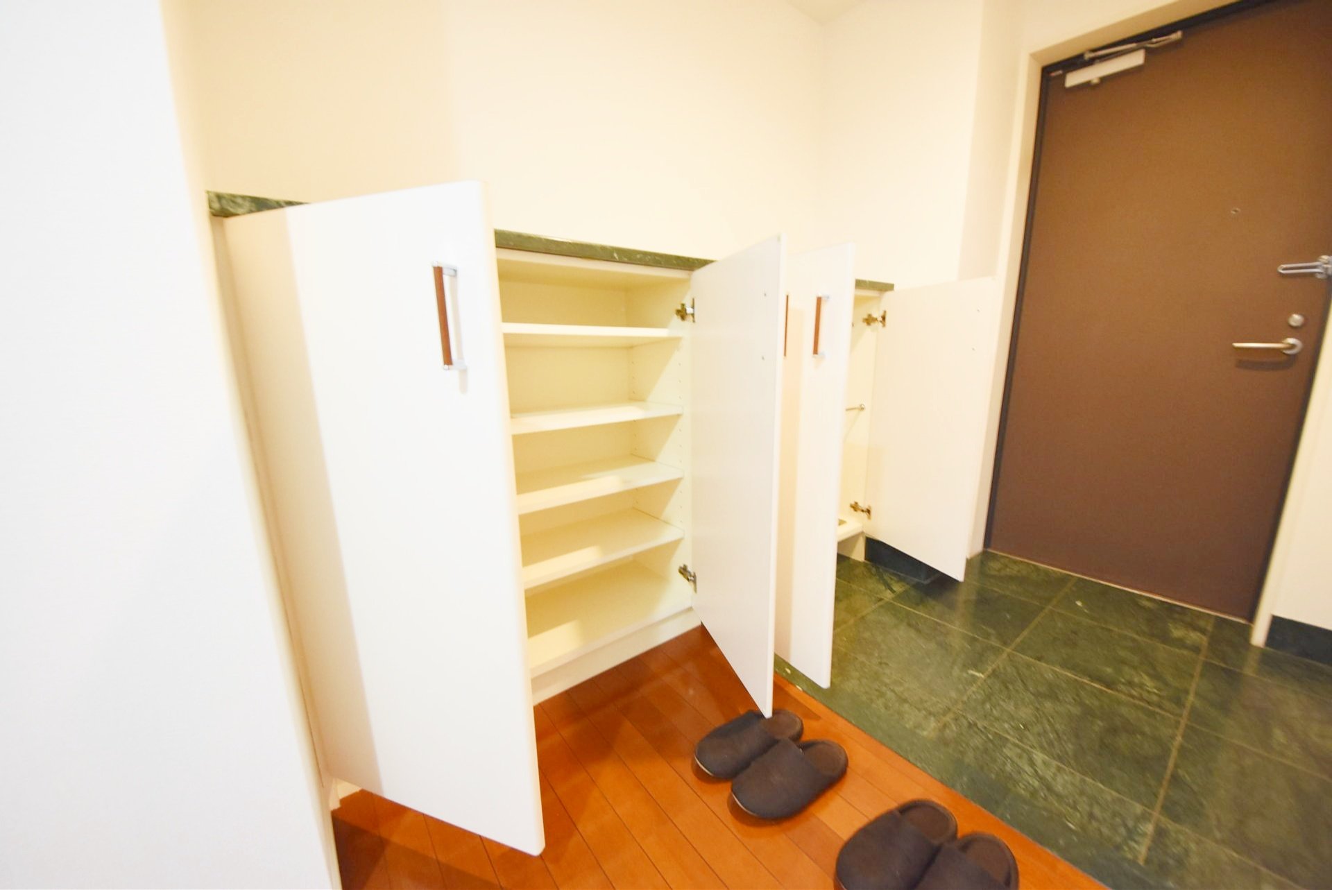 お問合せは(株)タウンハウジングレジデンス事業部【03-5563-9055】までお気軽にお問合せ下さい。