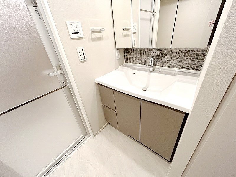 お部屋探しは株式会社 タウンハウジング までお気軽にお問合せ下さい。
クレジットカード決済・首都圏を中心直営143店舗 仲介件数全国2位の豊富な実績!諸費用・審査等・何でもご相談下さい。