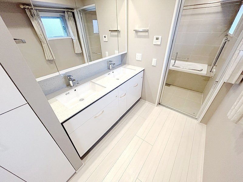 お部屋探しは株式会社 タウンハウジング までお気軽にお問合せ下さい。
クレジットカード決済・首都圏を中心直営143店舗 仲介件数全国2位の豊富な実績!諸費用・審査等・何でもご相談下さい。