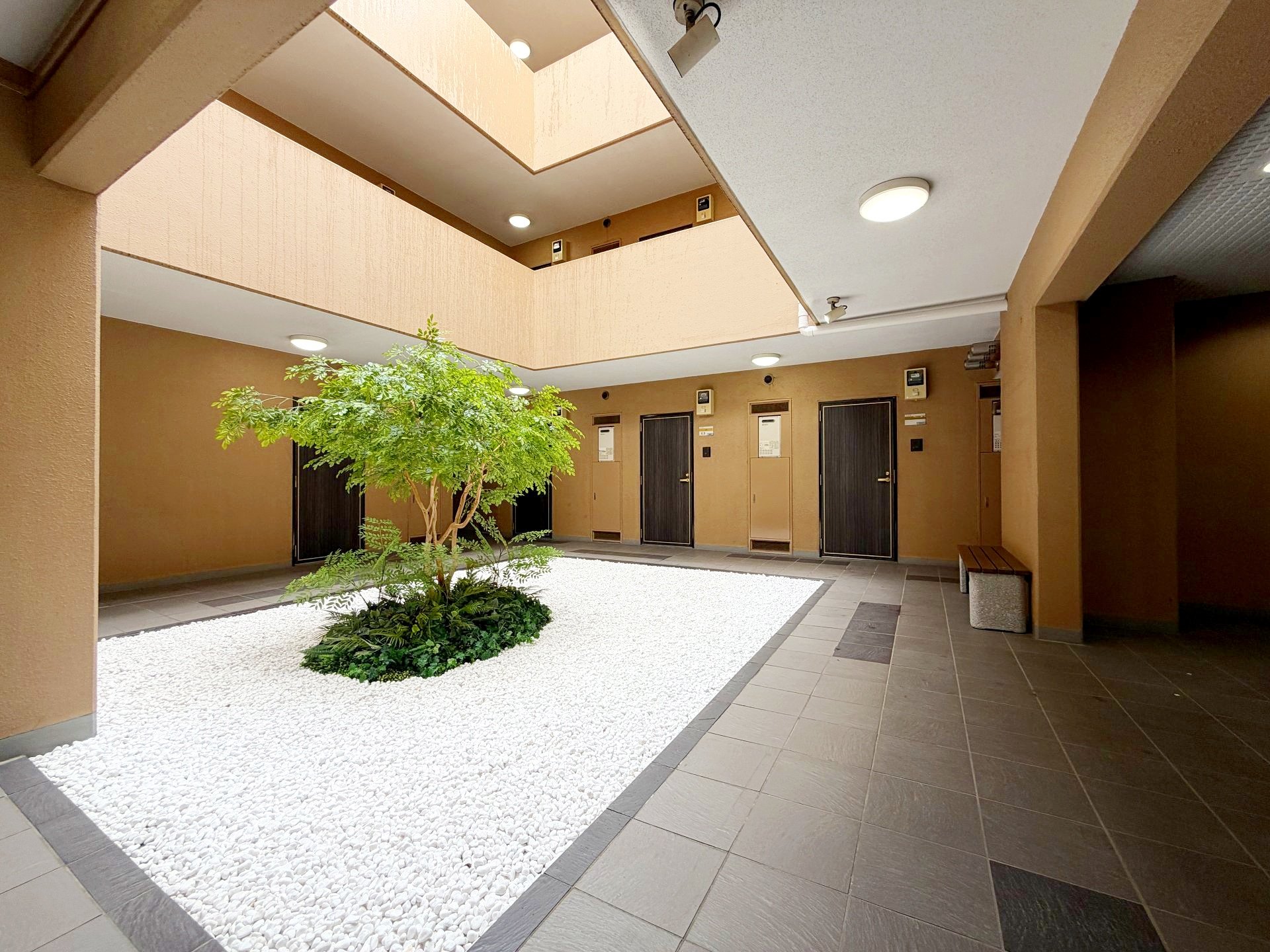 部屋探しは株式会社 タウンハウジング までお気軽にお問合せ下さい。
クレジットカード決済・首都圏を中心直営143店舗 仲介件数全国2位の豊富な実績!諸費用・審査等・何でもご相談下さい。