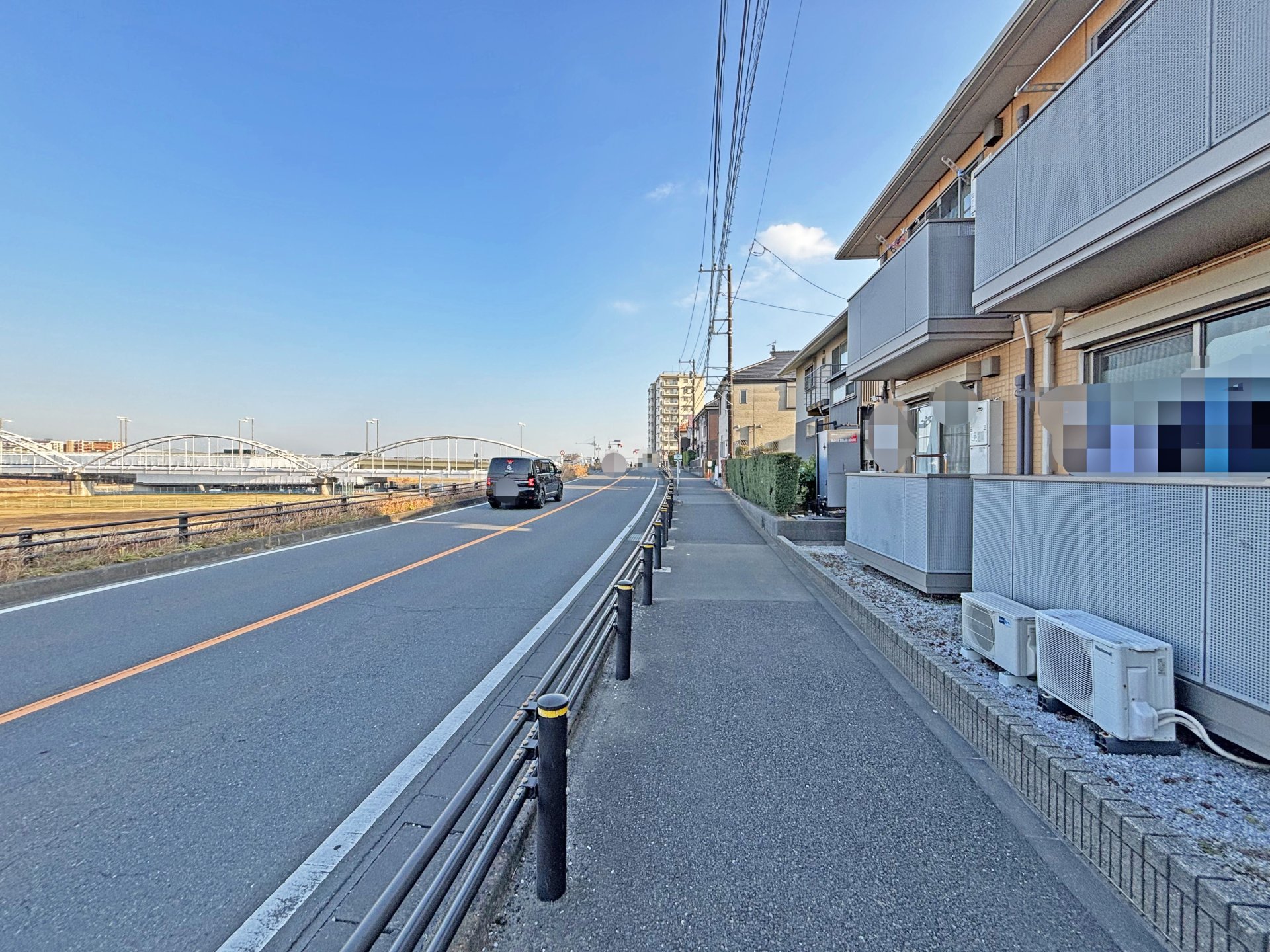 前面道路含む外観