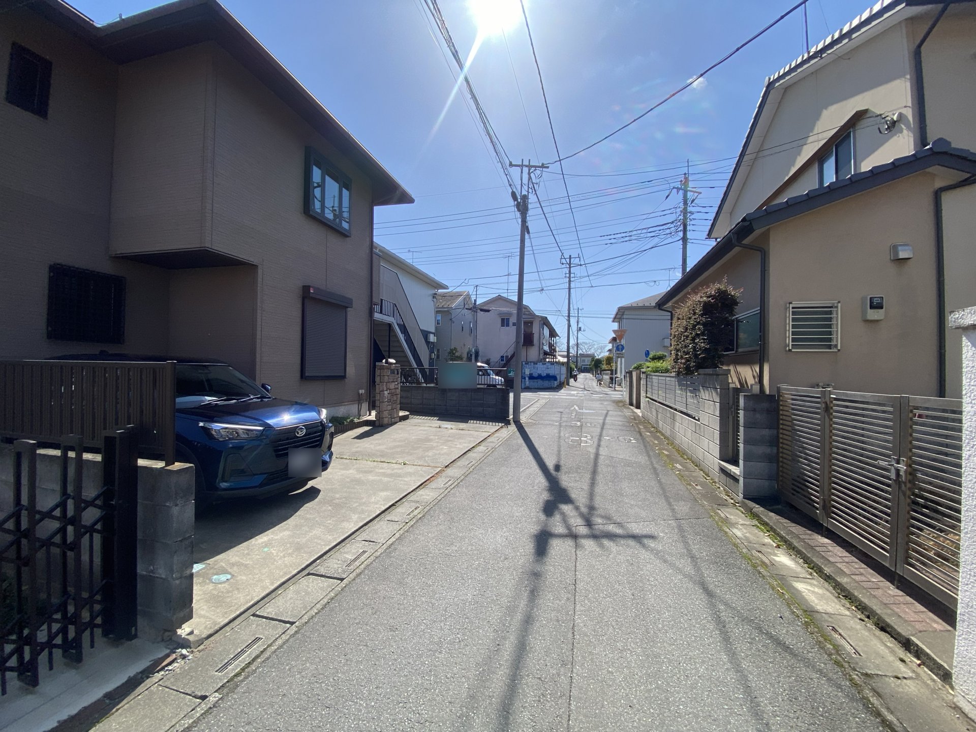 前面道路含む外観