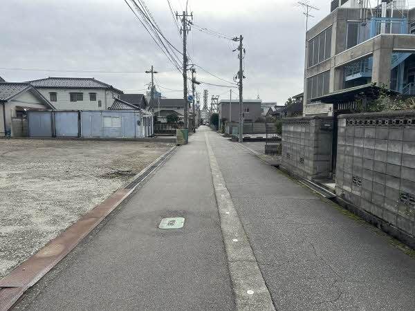前面道路含む外観