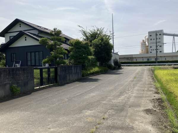 前面道路含む外観