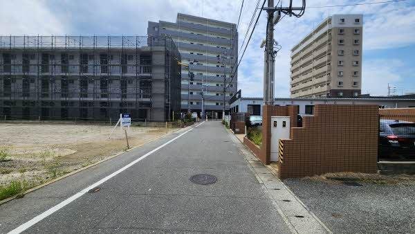 前面道路含む外観